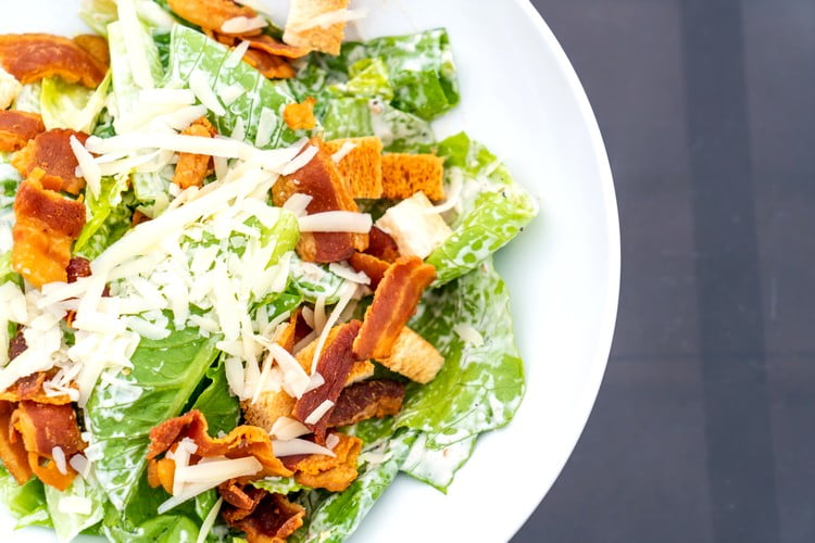 salada caesar para panquecas