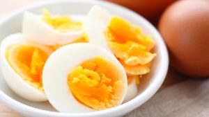 como saber o ponto certo do ovo cozido