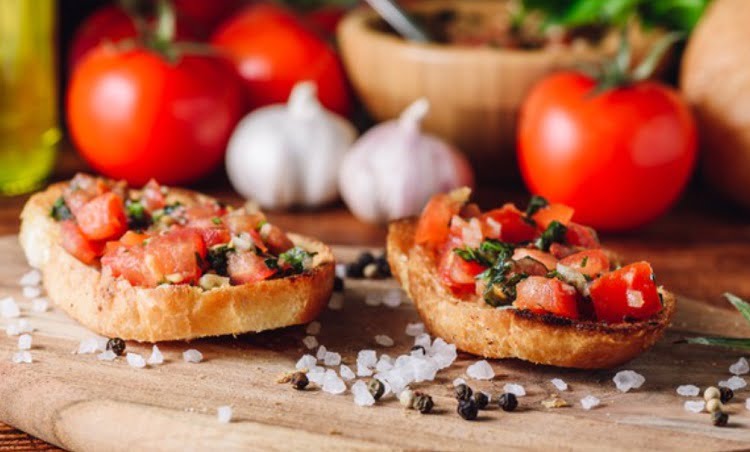 o que combina com macarrão brushetta
