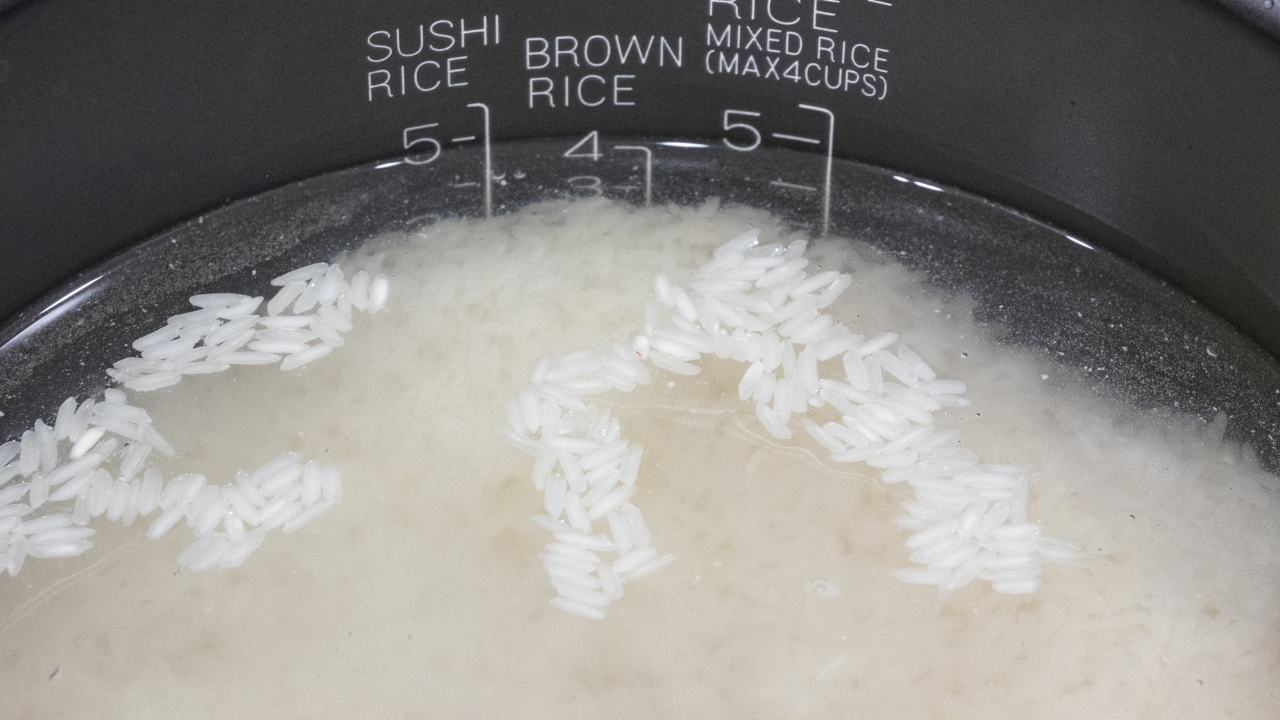 o que tira o gosto de queimado do arroz
