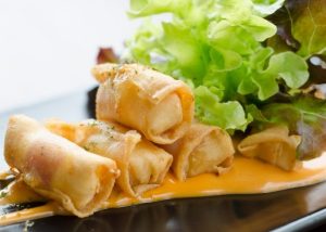 salgados com massa de pastel