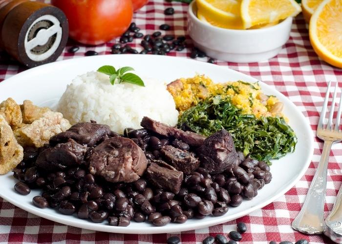 acompanhamentos para feijoada para 30 pessoas