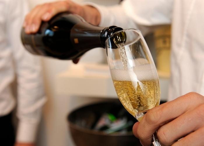 qual a quantidade de espumante por pessoa