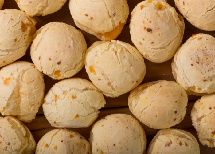 Como assar pão de queijo congelado