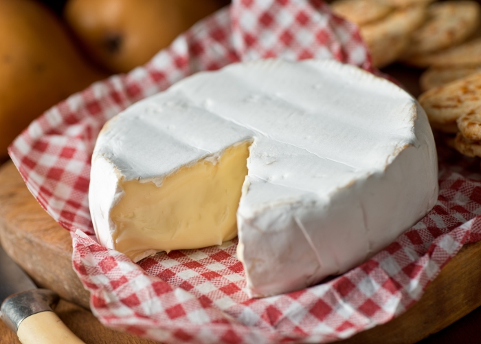 como comer queijo brie como comer queijo brie