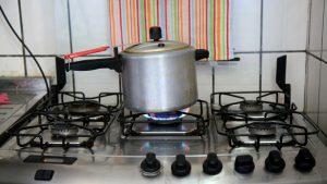 Quantos minutos para cozinhar macarrão na panela de pressão