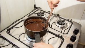 Como saber o ponto do brigadeiro para enrolar