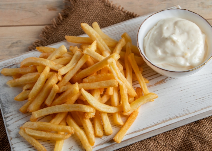 Molho para batata frita com creme de leite simples Molho para batata frita com creme de leite simples
