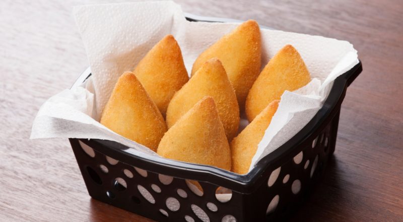 Por que os salgados murcham depois de fritos