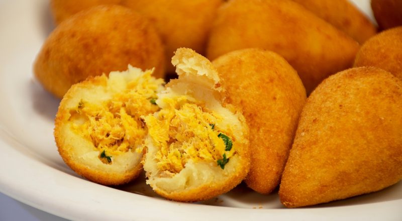 coxinha com massa de mandioca