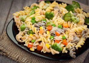 Acompanhamento para salada de macarrão parafuso xr:d:DAFp2_bruH4:12,j:4838389767789612011,t:23072719