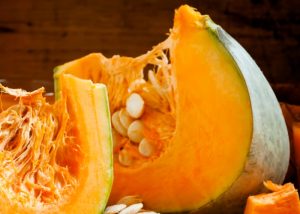 Como-assar-abobora-inteira-no-forno