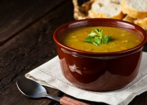 Como-temperar-sopa-de-ervilha