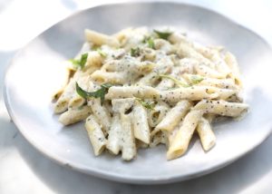 O-que-servir-com-macarrao-ao-molho-branco