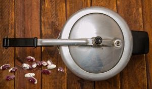 Posso-cozinhar-1-kg-de-feijao-na-panela-de-pressao