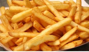 Precisa-cozinhar-a-batata-antes-de-fritar