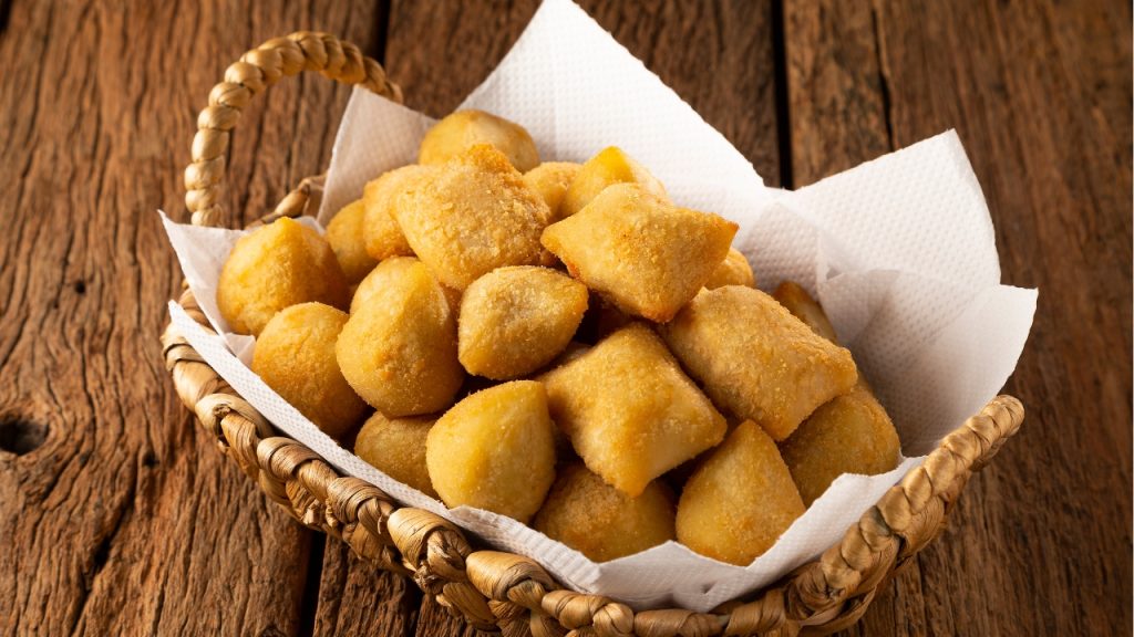 O que pode substituir a farinha de rosca para empanar salgados ...