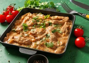 Strogonoff-com-molho-de-tomate-ou-ketchup