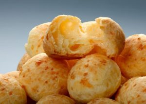 posso-assar-pao-de-queijo-no-microondas