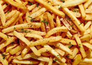 Como temperar batata frita