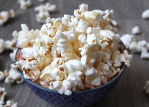 Como temperar pipoca