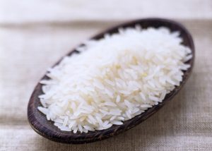 É necessário lavar o arroz para cozinhar