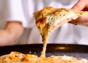 Pode esquentar pizza na airfryer