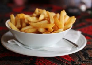 Como fazer batata frita crocante com maizena