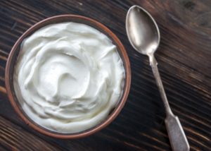 Como fazer iogurte natural com leite de caixinha