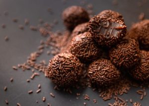 Por que colocar manteiga no brigadeiro