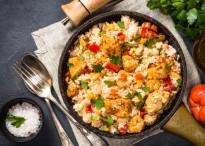 1 kg de arroz com galinha serve quantas pessoas