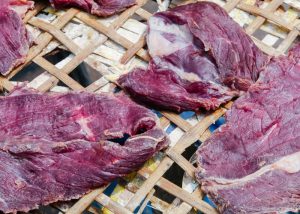 Carne de sol precisa temperar