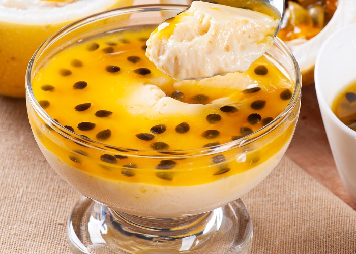 Colocar mousse na geladeira ou no congelador