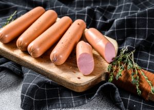 Por que a salsicha incha quando cozinha