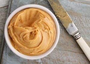 Pode guardar pasta de amendoim na geladeira