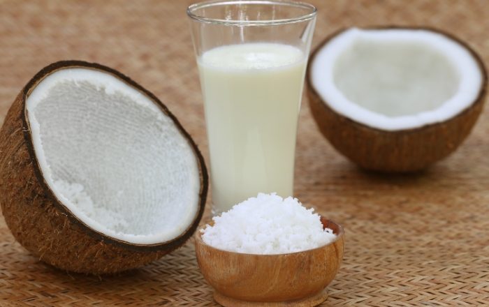 Como fazer leite de coco com coco ralado