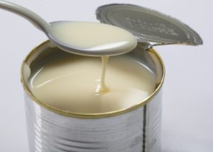 Quantas latas de leite condensado para fazer 50 docinhos de copinho