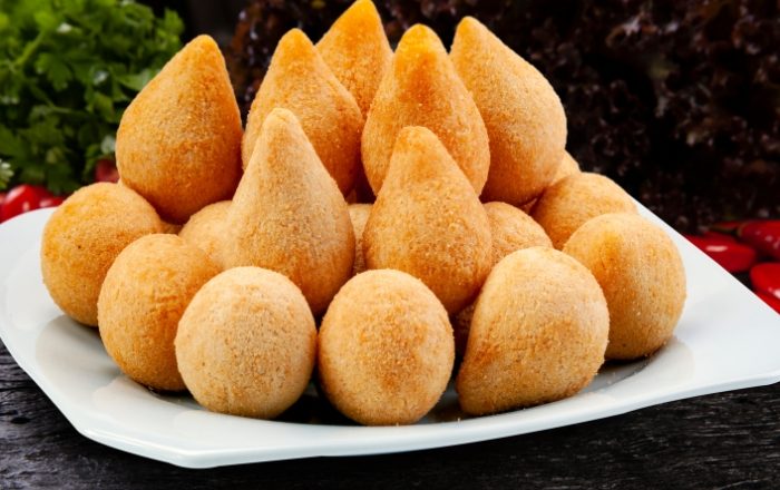 Quantos salgados para 100 pessoas