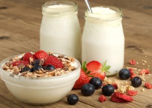 10 frutas que combinam com iogurte natural