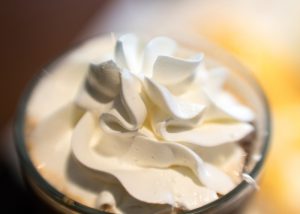 Como bater o chantilly para ficar durinho