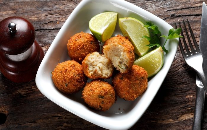 Como fritar bolinho de bacalhau congelado