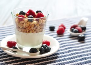Sobremesa fit com iogurte natural