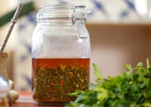 Chimichurri serve para temperar o que