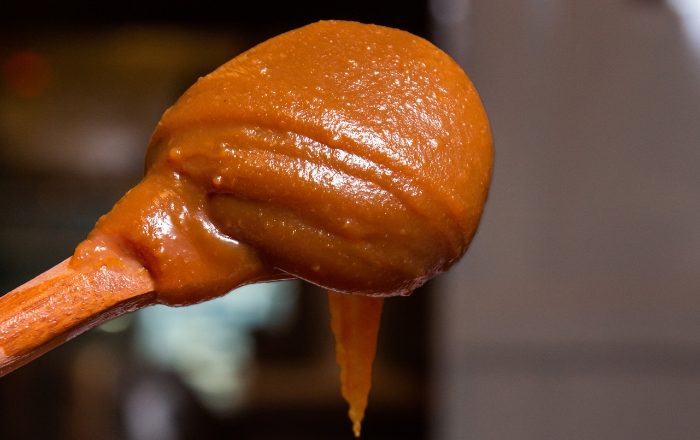 Doce de leite caseiro com 3 ingredientes