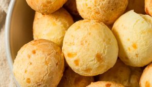 Qual a temperatura ideal para assar pão de queijo