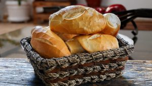 Qual a temperatura para assar pão francês