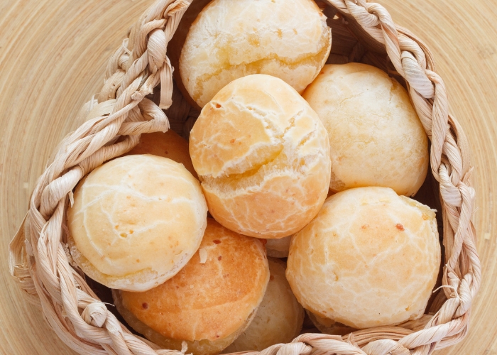 1 kg de pão de queijo serve quantas pessoas
