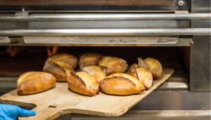 Qual a temperatura do forno para assar pão