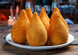 1 kg de farinha de trigo rende quantas coxinhas grandes