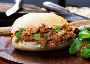 Pão com carne louca para 100 pessoas